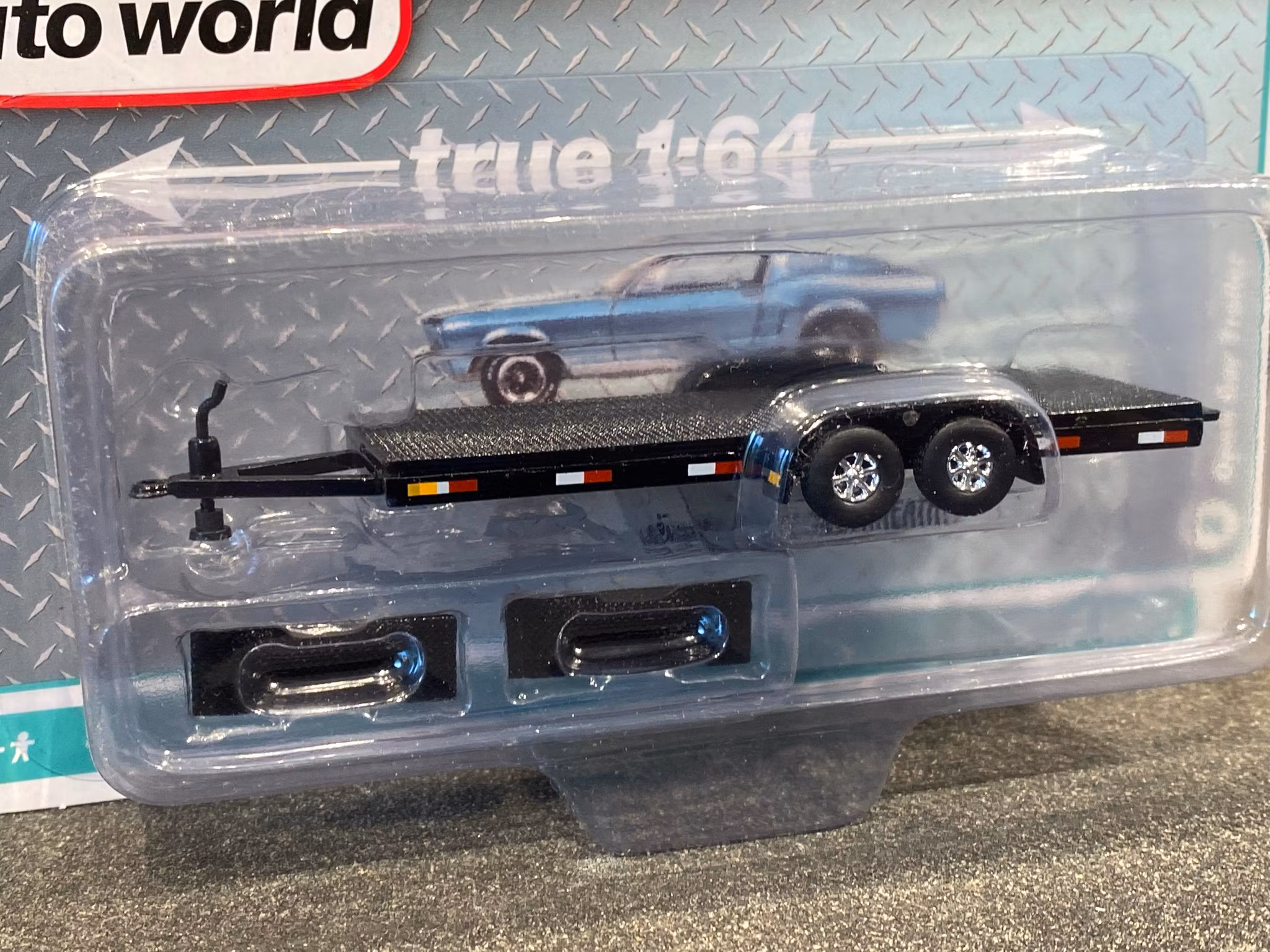 Skala 1/64 - Bil-Trailer, Svart, från Auto World