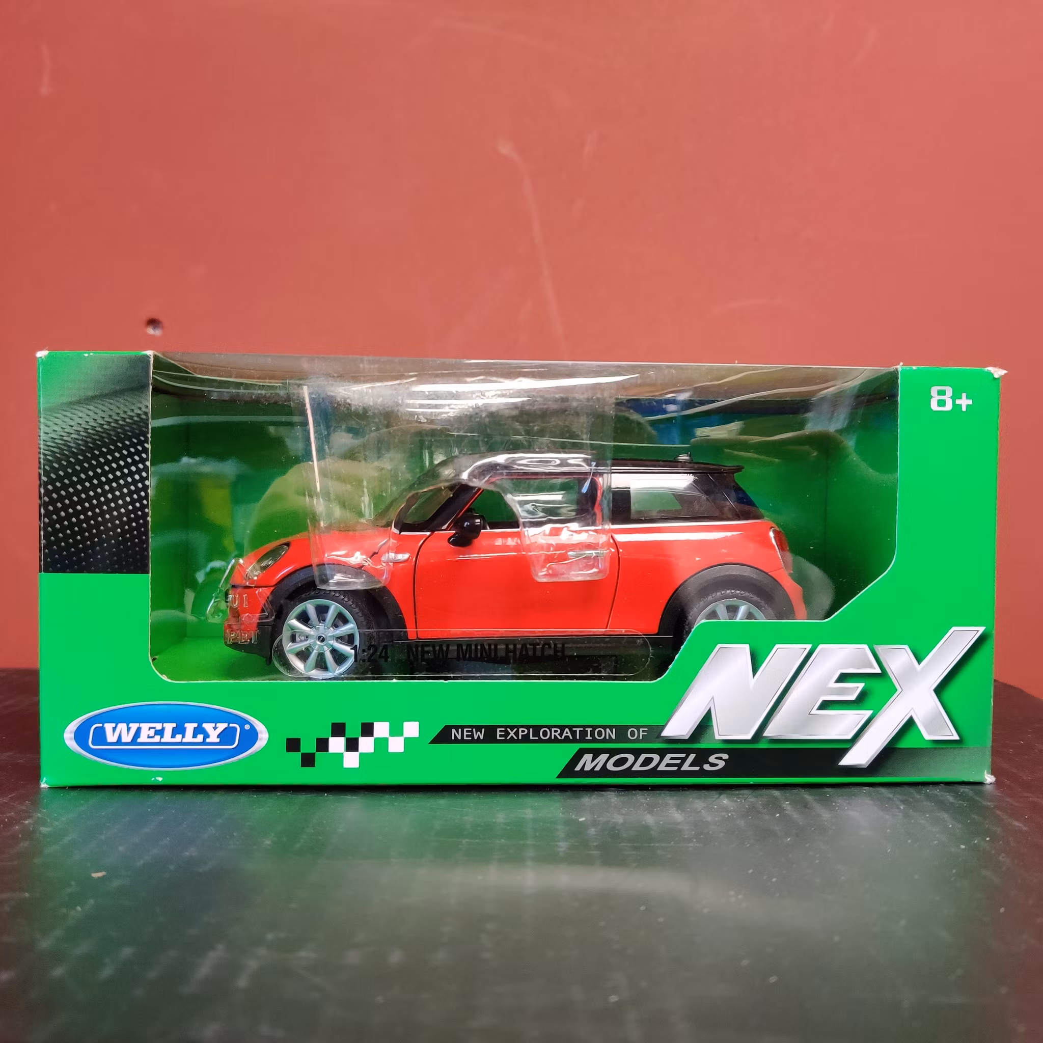 Skala 1/24 New Mini Hatch från Nex models / Welly