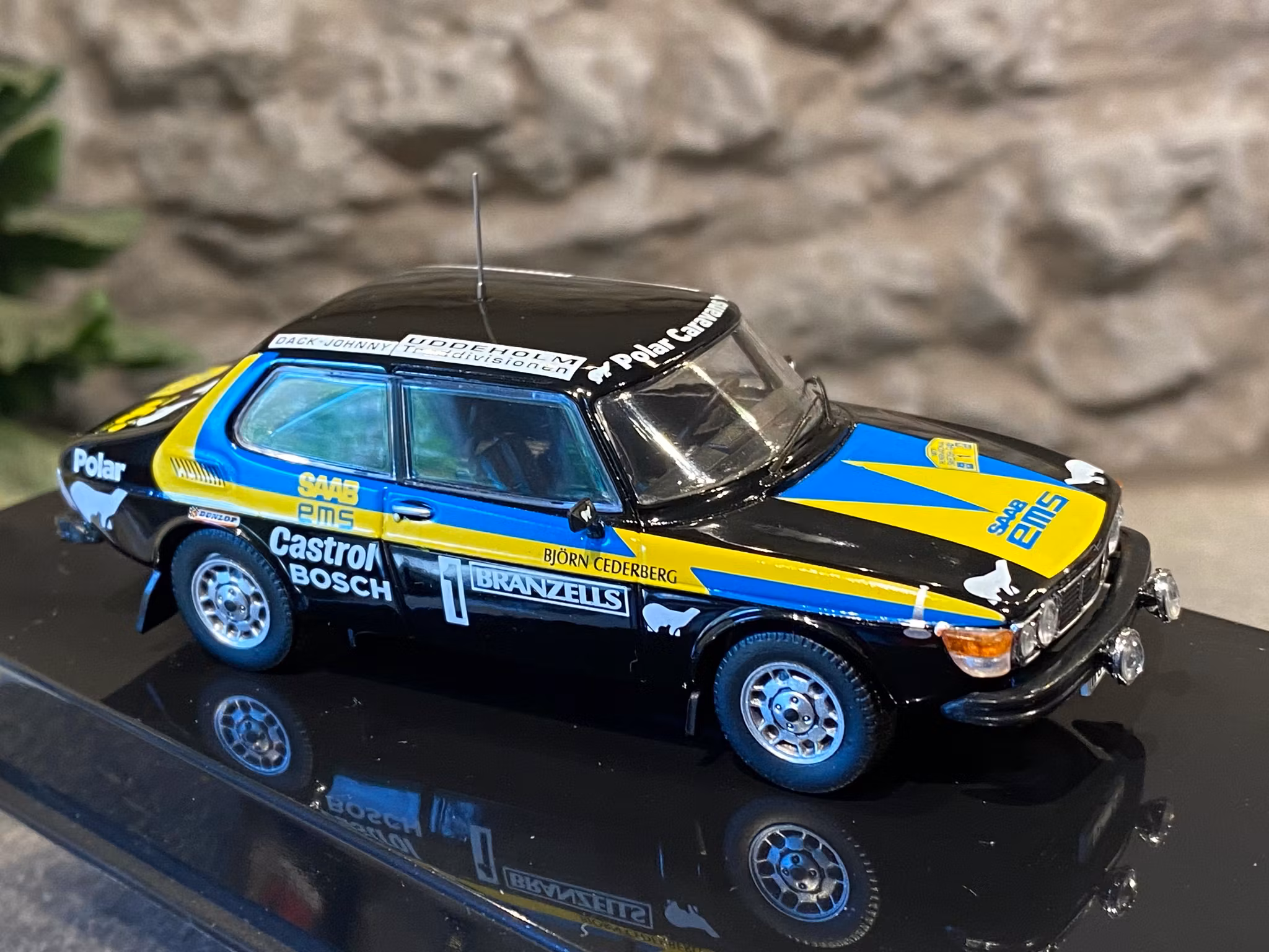 Skala 1/43 SAAB 99 EMS #1 77' Svenska Rallyt, P Eklund, B Cederberg fr IXO Models