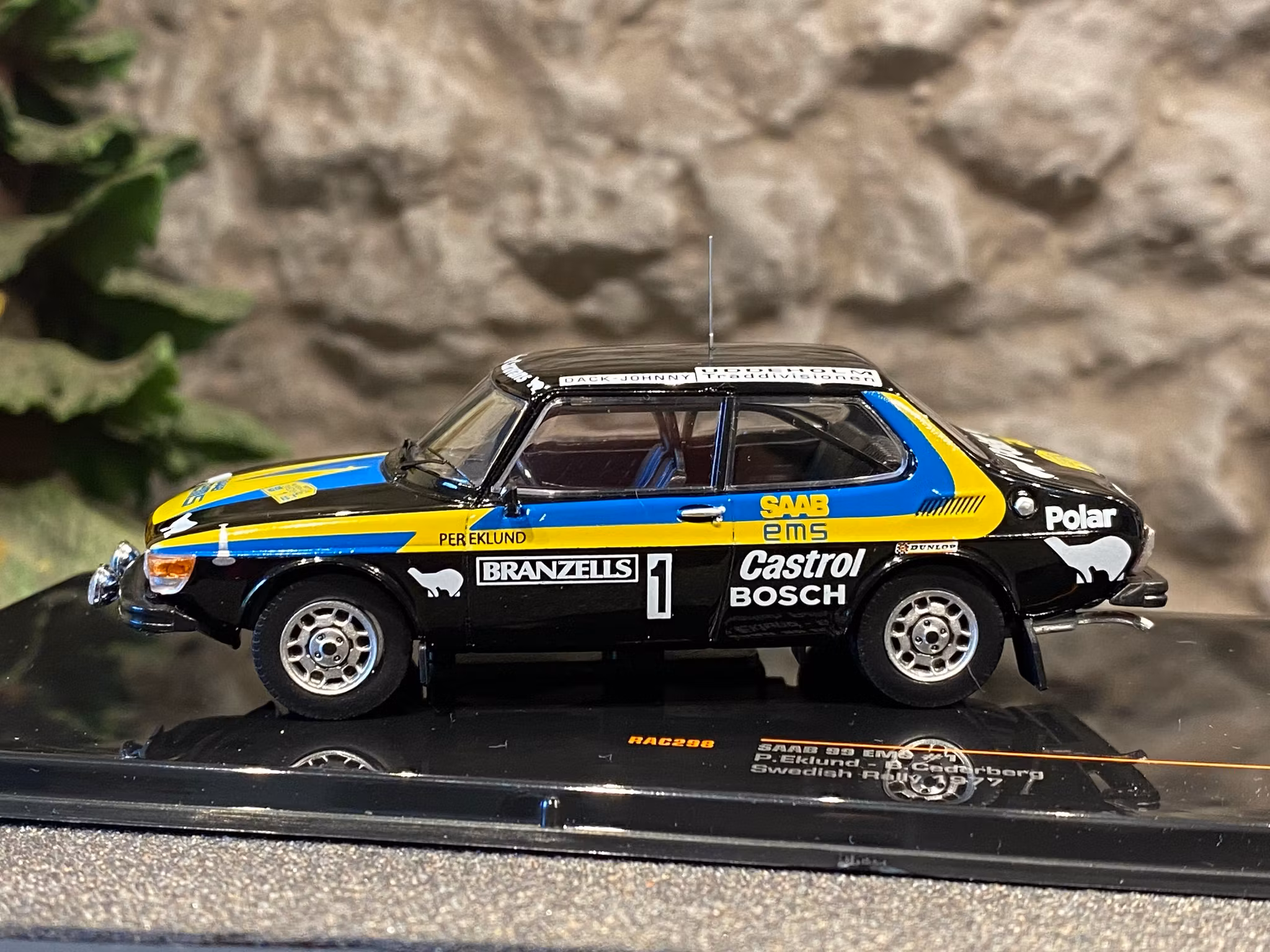 Skala 1/43 SAAB 99 EMS #1 77' Svenska Rallyt, P Eklund, B Cederberg fr IXO Models