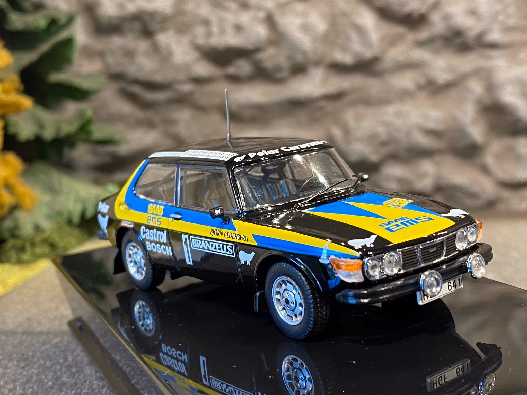 Skala 1/43 SAAB 99 EMS #1 77' Svenska Rallyt, P Eklund, B Cederberg fr IXO Models