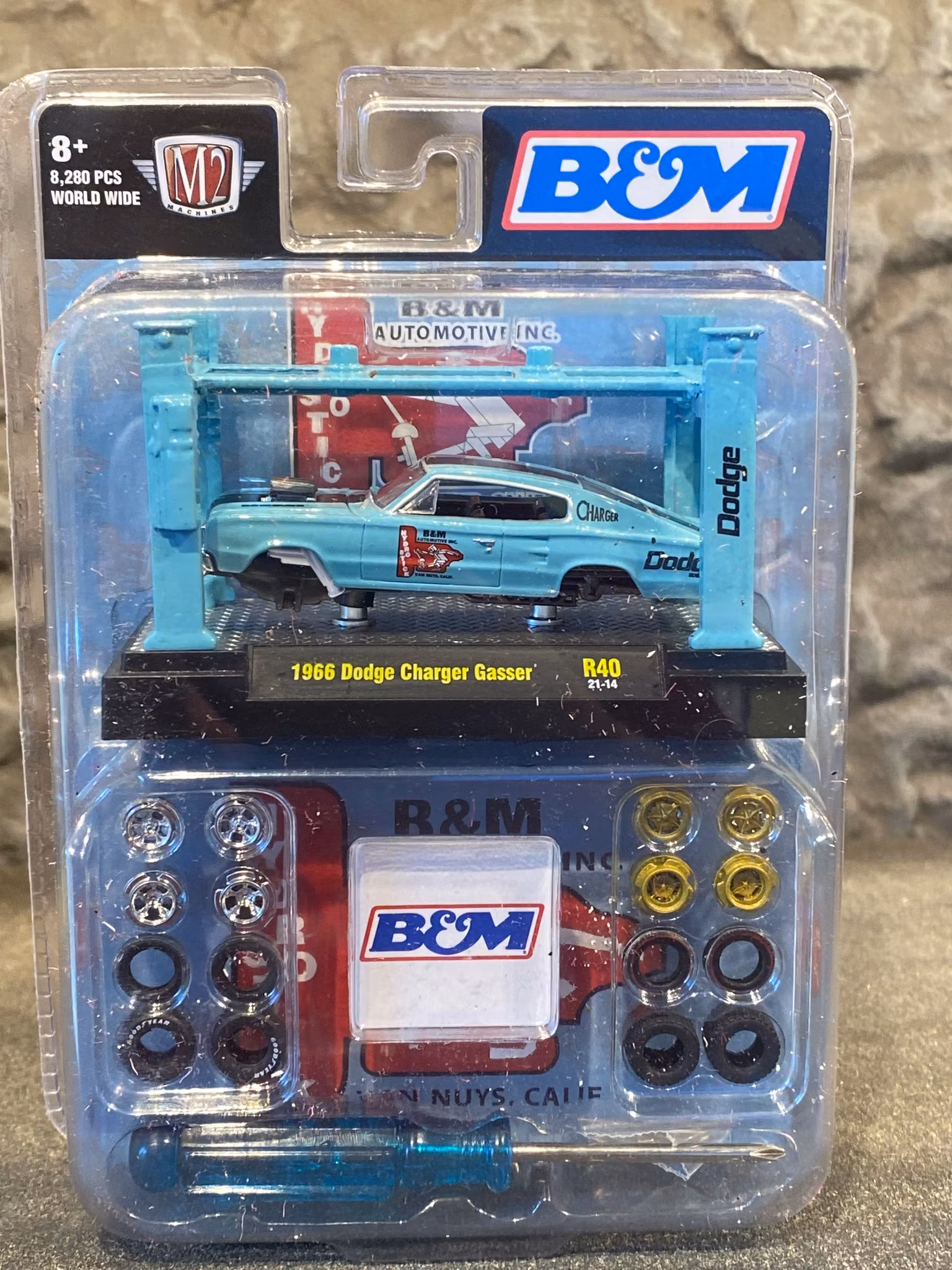 Skala 1/64 Fyrpelarlyft Dodge Charger Gasser 66' fr M2