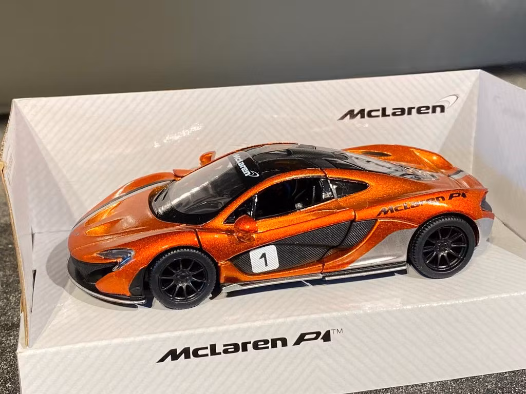 Skala 1/43 (1/48) McLaren P1 från Kinsmart