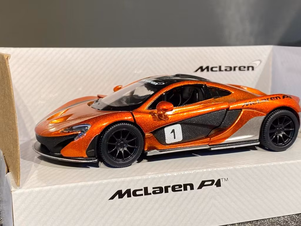 Skala 1/43 (1/48) McLaren P1 från Kinsmart