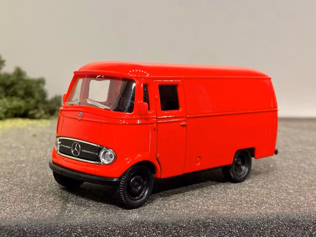 Skala 1/34 - 1/39 Mercedes Benz L319 från Nex models / Welly