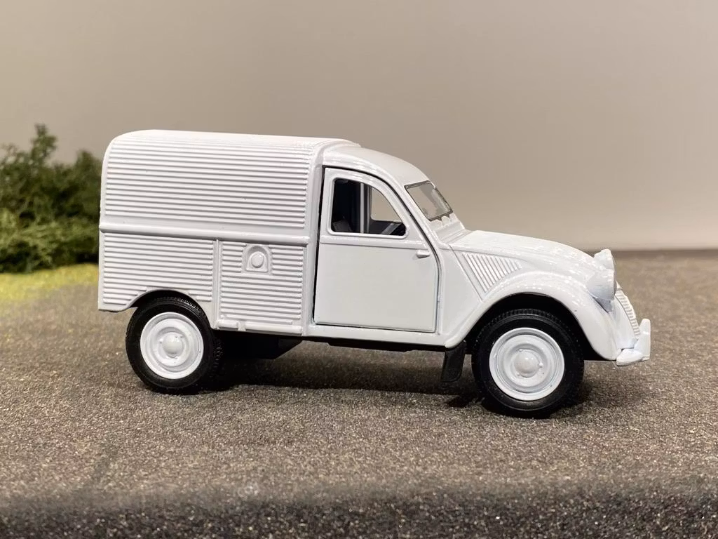 Skala 1/34 - 1/39  Citroen 2CV Fourgonnette från Nex models / Welly