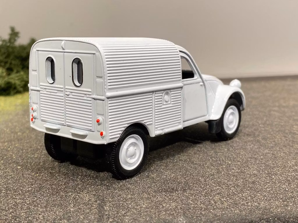 Skala 1/34 - 1/39  Citroen 2CV Fourgonnette från Nex models / Welly