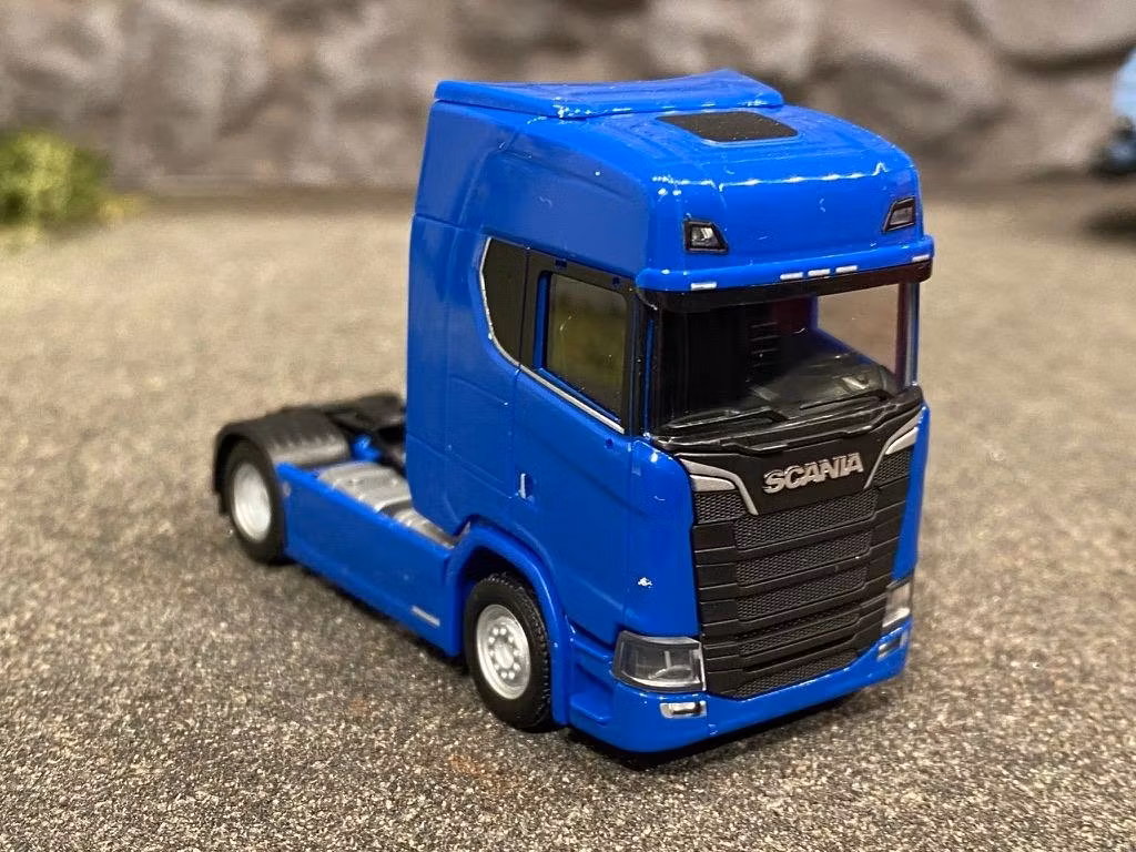 Skala 1/87 h0, Scania CS V8 ZM, blå från HERPA / Swedish Truck Models