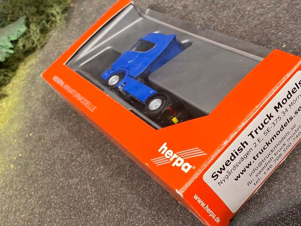 Skala 1/87 h0, Scania CS V8 ZM, blå från HERPA / Swedish Truck Models