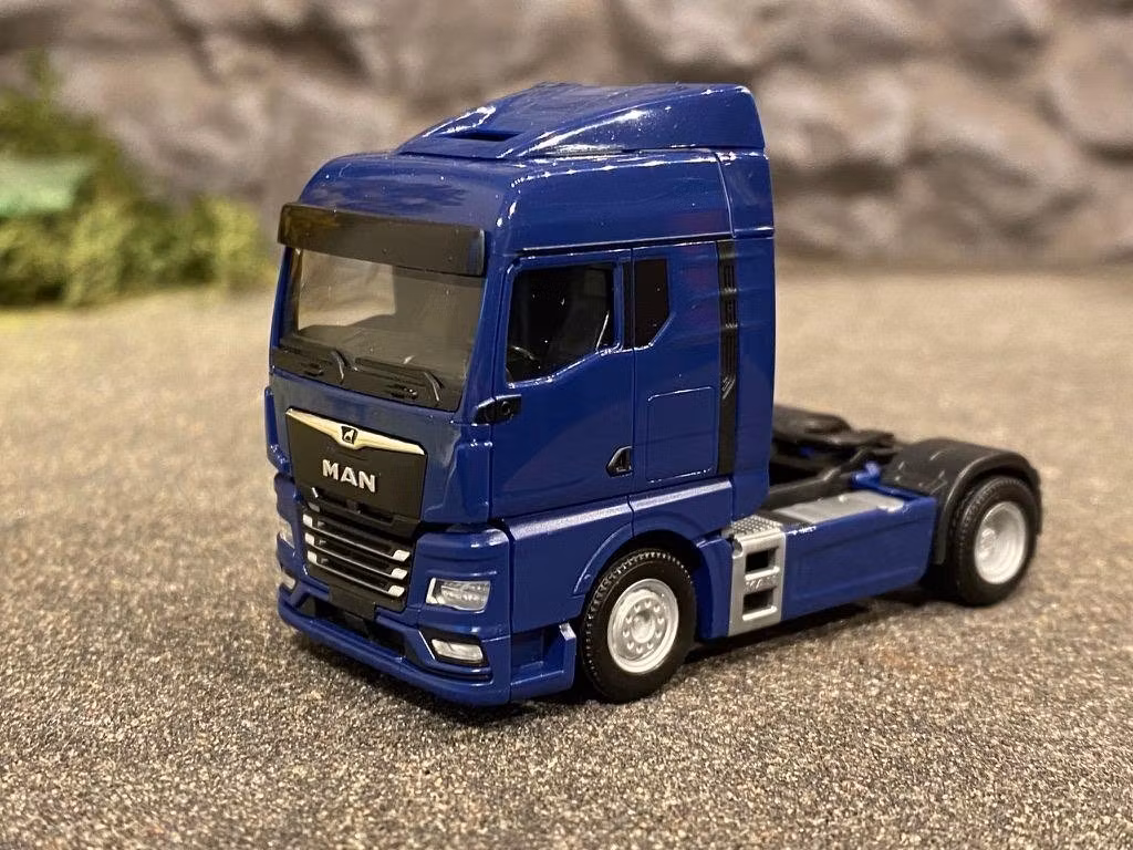 Skala 1/87 h0, MAN TGX GM, mörkblå från HERPA