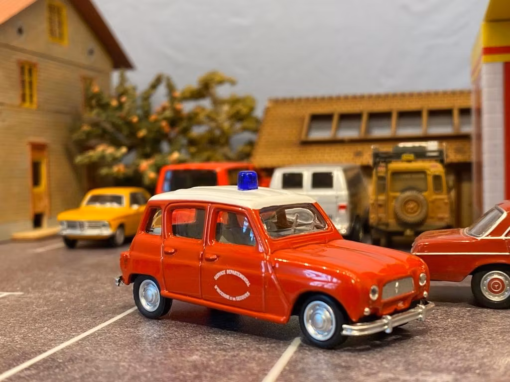 Skala 1/64 Renault 4L Brandbil, från NOREV