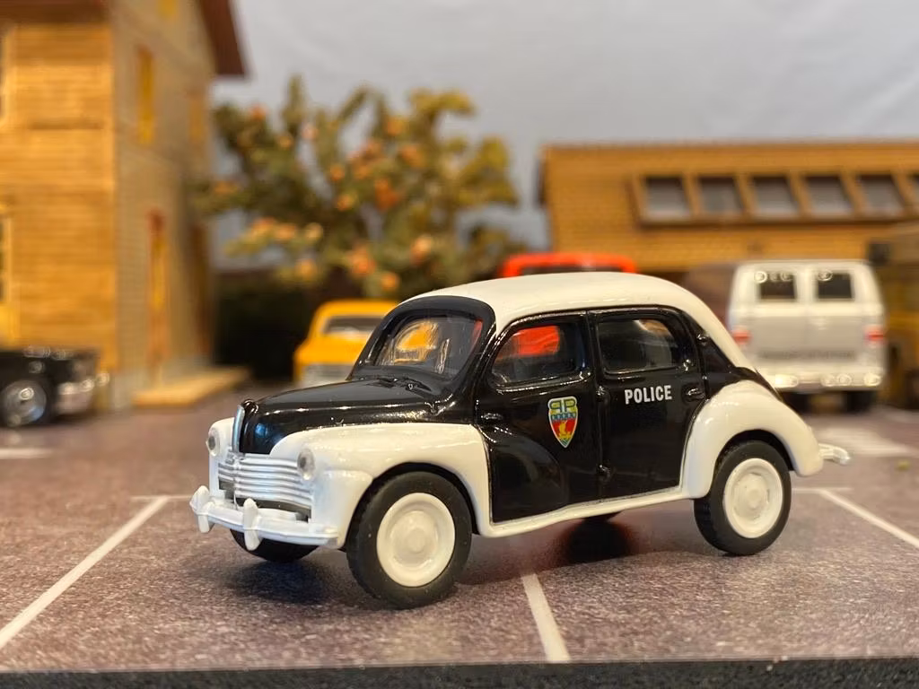 Skala 1/64 Renault 4 - Police, från NOREV