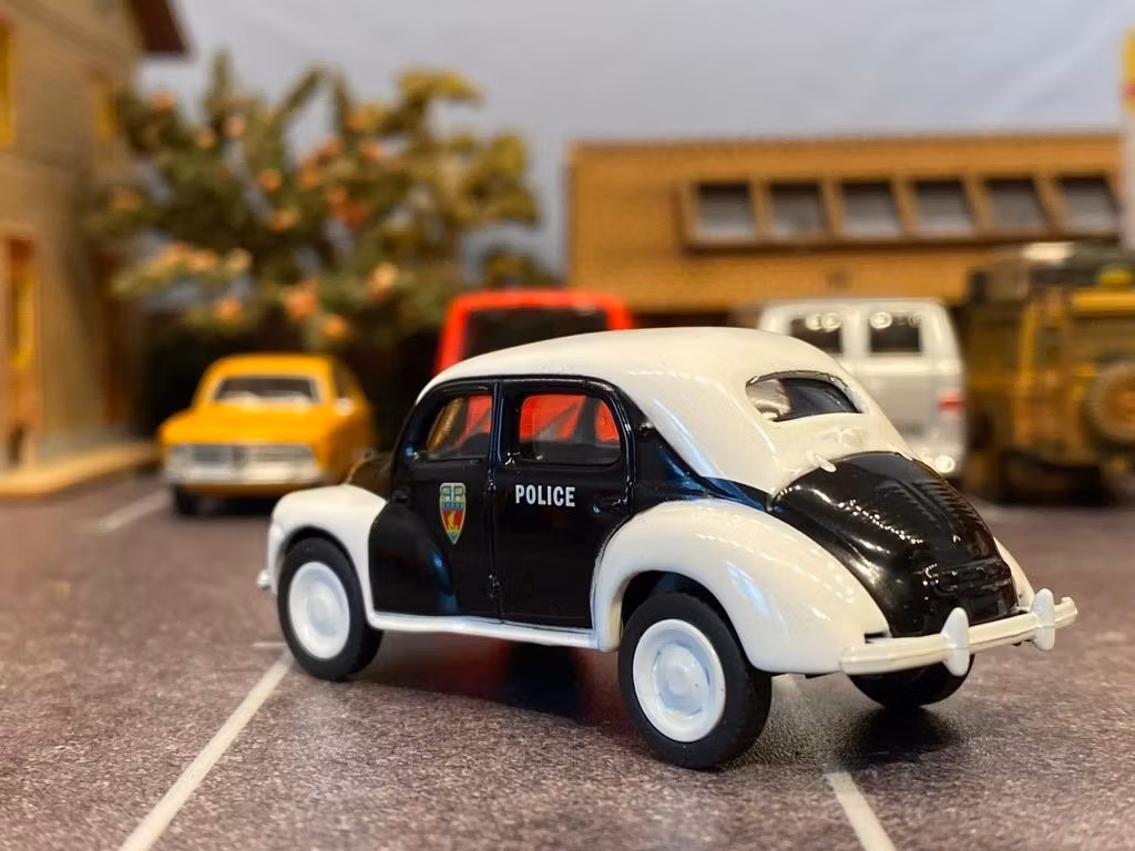 Skala 1/64 Renault 4 - Police, från NOREV