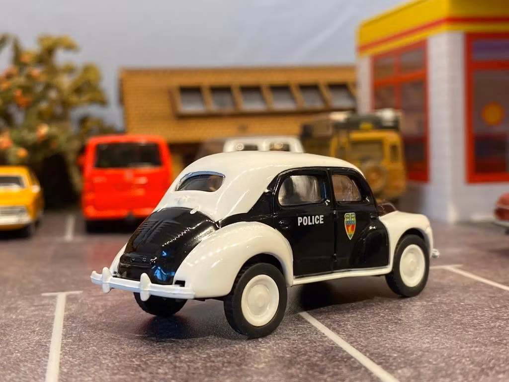 Skala 1/64 Renault 4 - Police, från NOREV