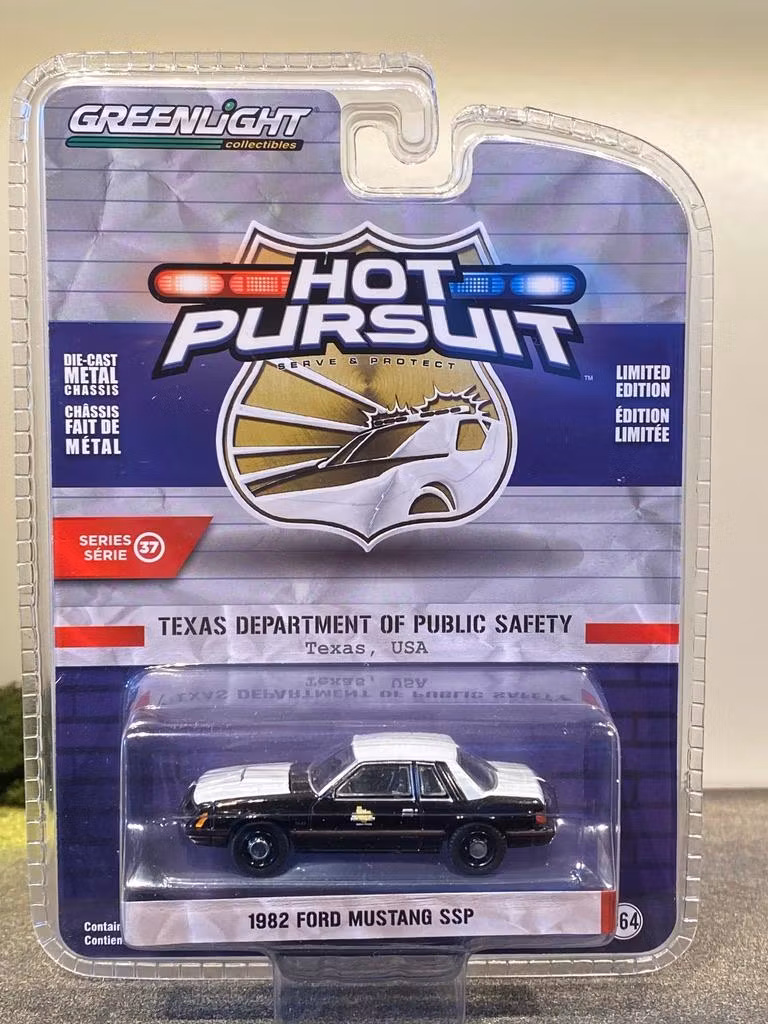 Skala 1/64 Ford Mustang SSP 82' "Hot Pursuit" från Greenlight