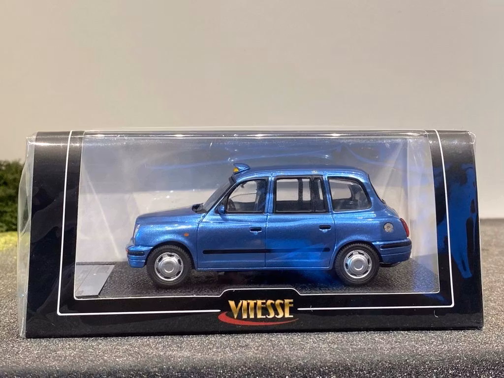 Skala 1/43 Nya TX1 London Taxi cab 1998 Blå från Vitesse
