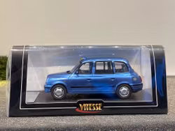 Skala 1/43 Nya TX1 London Taxi cab 1998 Blå från Vitesse