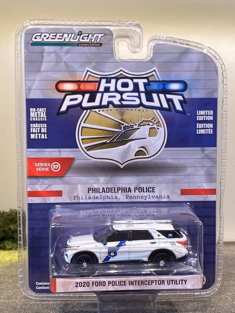 Skala 1/64 Ford Police Interceptor Utility Police 20' "Hot Pursuit" från Greenlight