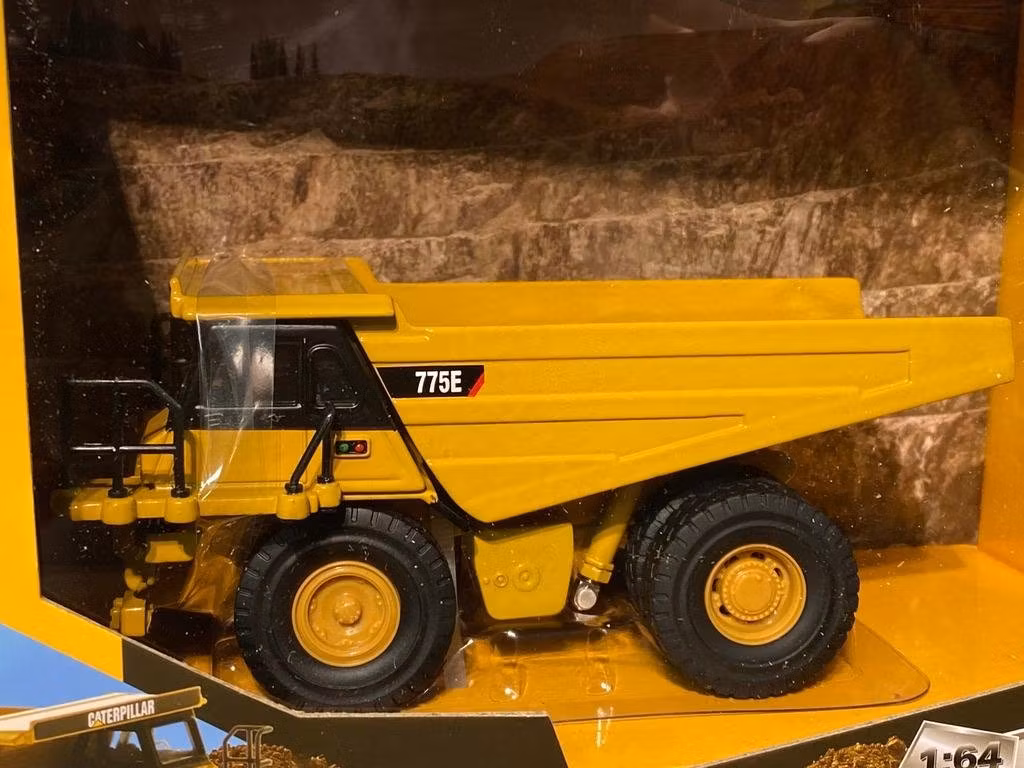 Skala 1/64 CAT 775E Mining Truck Gruvlastbil fr DM Diecast Masters