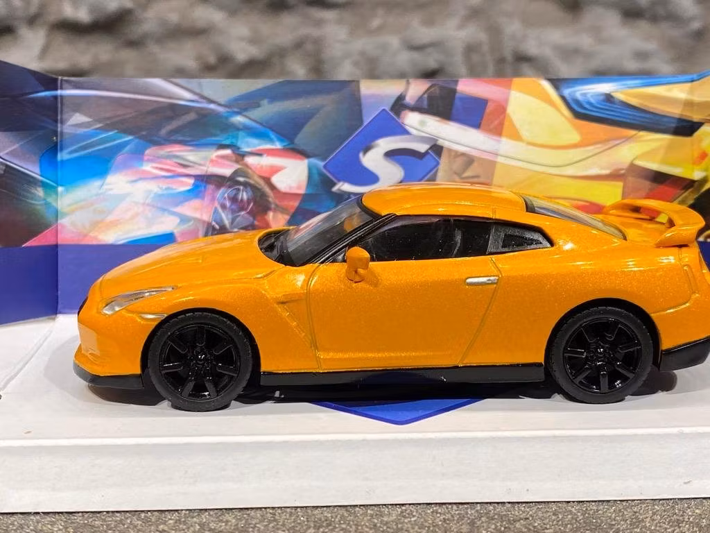Skala 1/43 Nissan GT-R från Solido