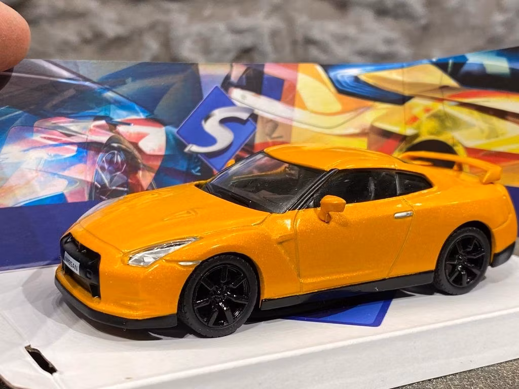 Skala 1/43 Nissan GT-R från Solido