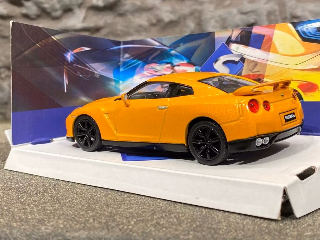 Skala 1/43 Nissan GT-R från Solido