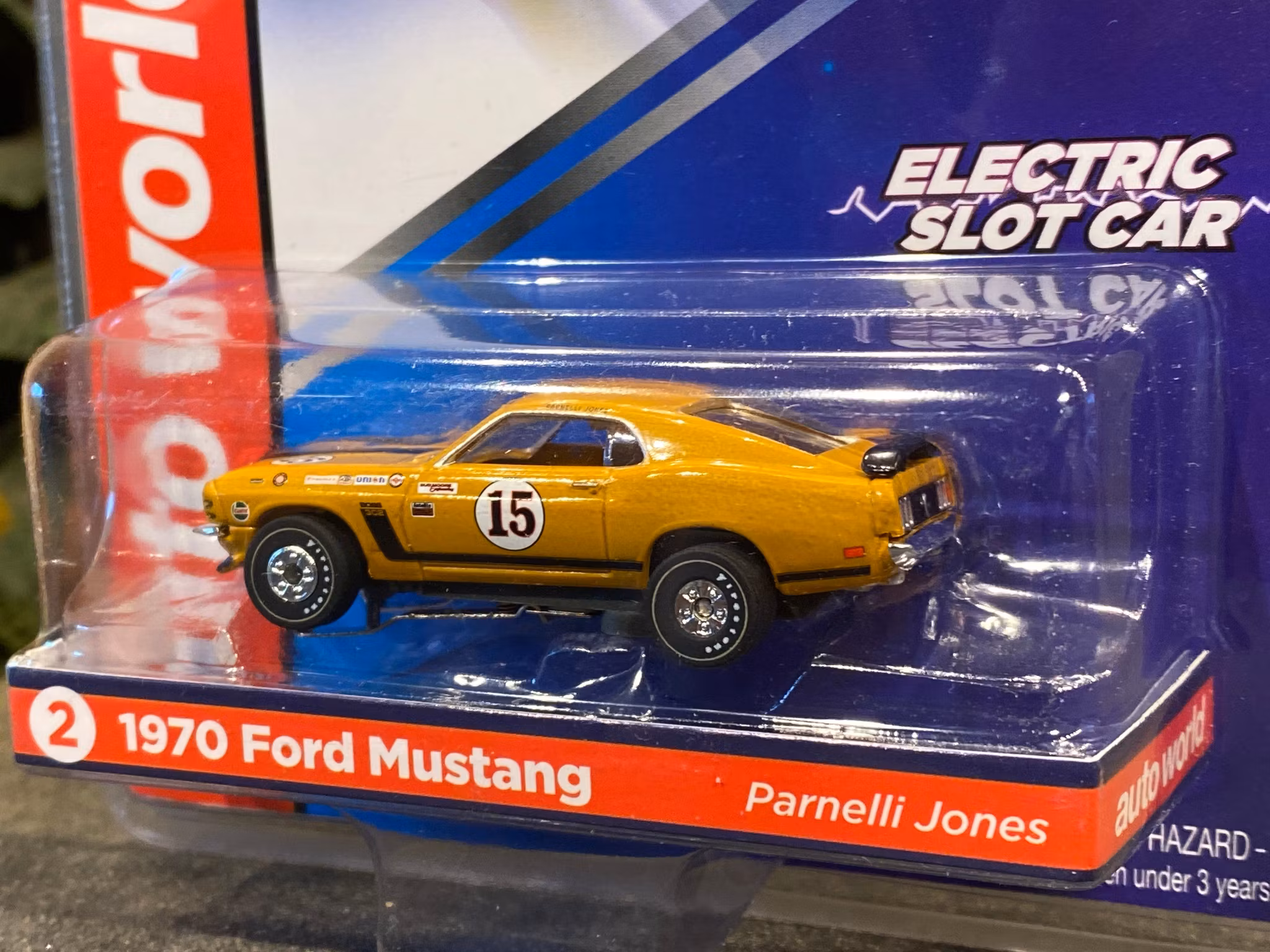 Skala 1/64 Bil för Bilbana, Ford Mustang 70' från Auto World