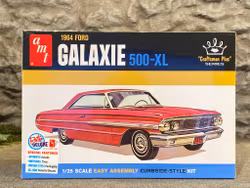 Skala 1/25 Byggmodell Ford Galaxie 500-XL 64' från AMT