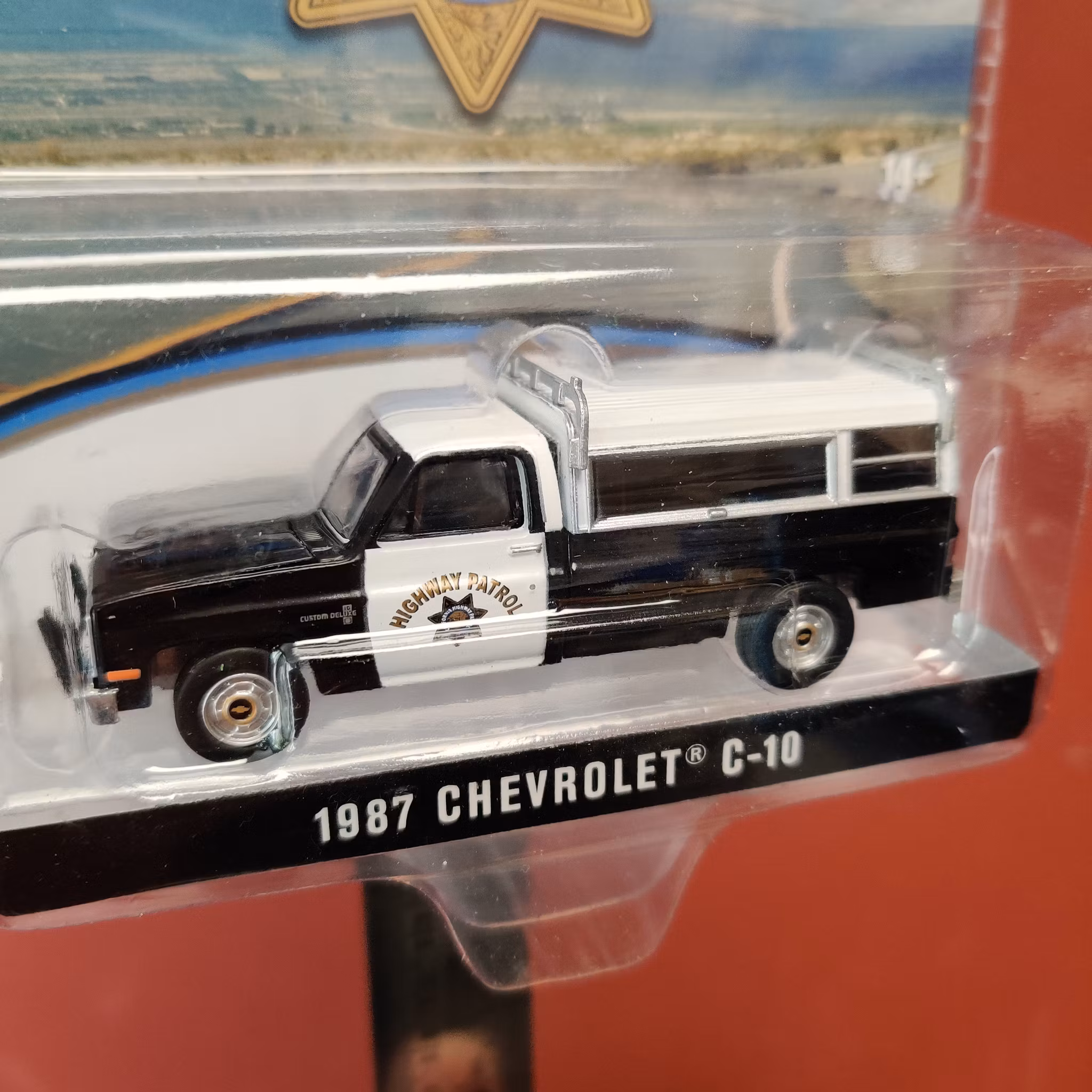 Skala 1/64 Chevrolet C-10 87' "California Highway Patrol" från Greenlight Excl.