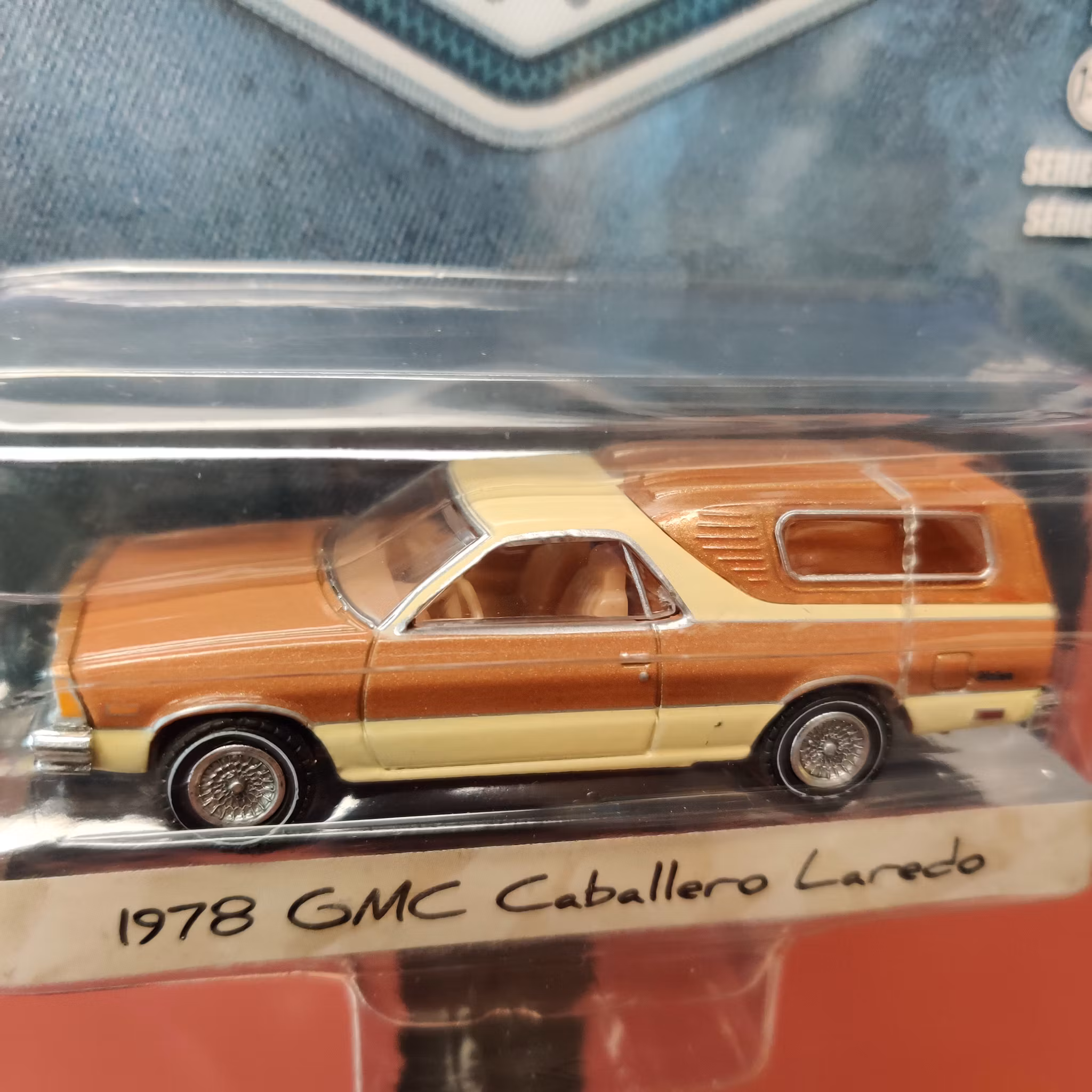 Skala 1/64 GMC Caballero Laredo 78' Ser 10 "Blue Collar Collection" från Greenlight