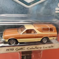 Skala 1/64 GMC Caballero Laredo 78' Ser 10 "Blue Collar Collection" från Greenlight
