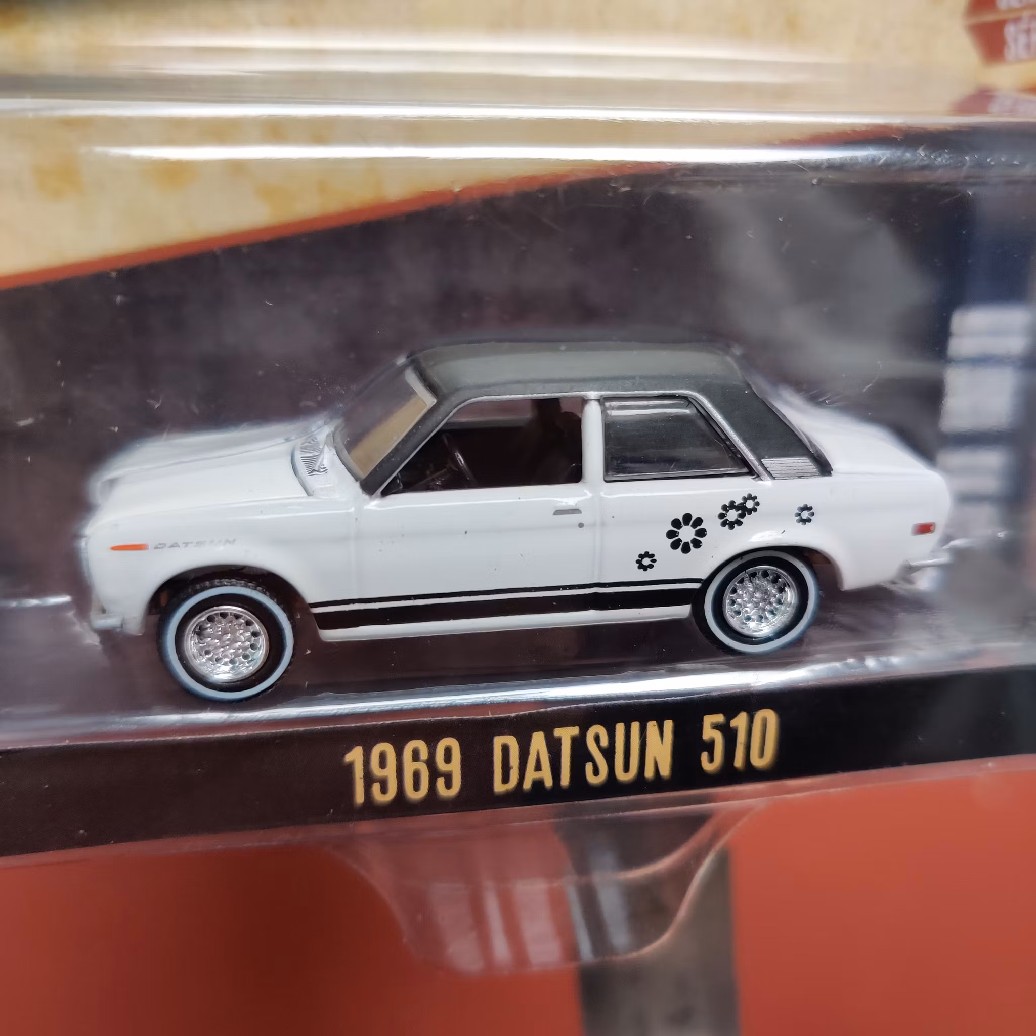 Skala 1/64 Datsun 510 (1969) Ser.6 "Vintage AD Cars" från Greenlight