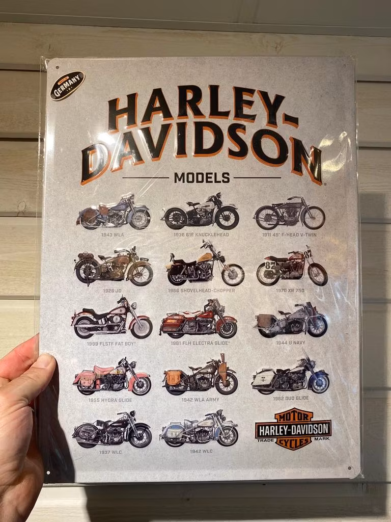 Plåtskylt ca 30 x 40 cm Motiv: Harley Davidson - Motorcycles Models