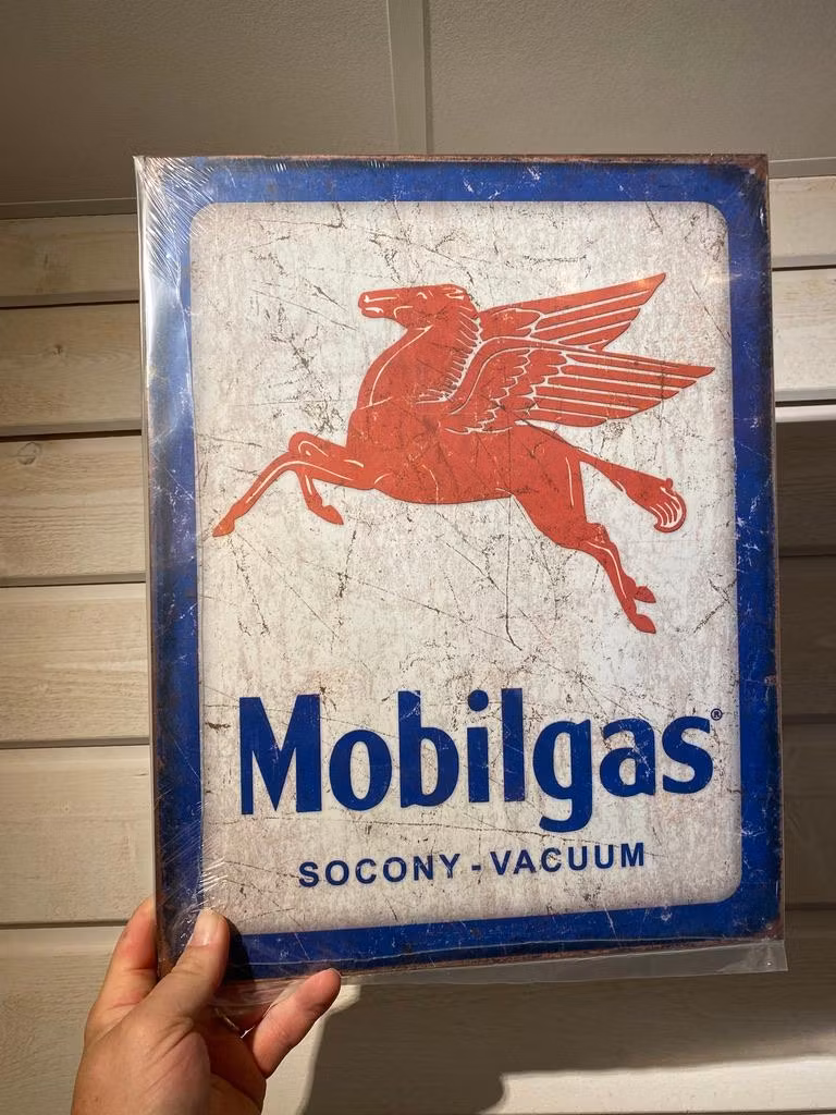 Plåtskylt ca 32 x 42 cm Motiv: Mobilgas