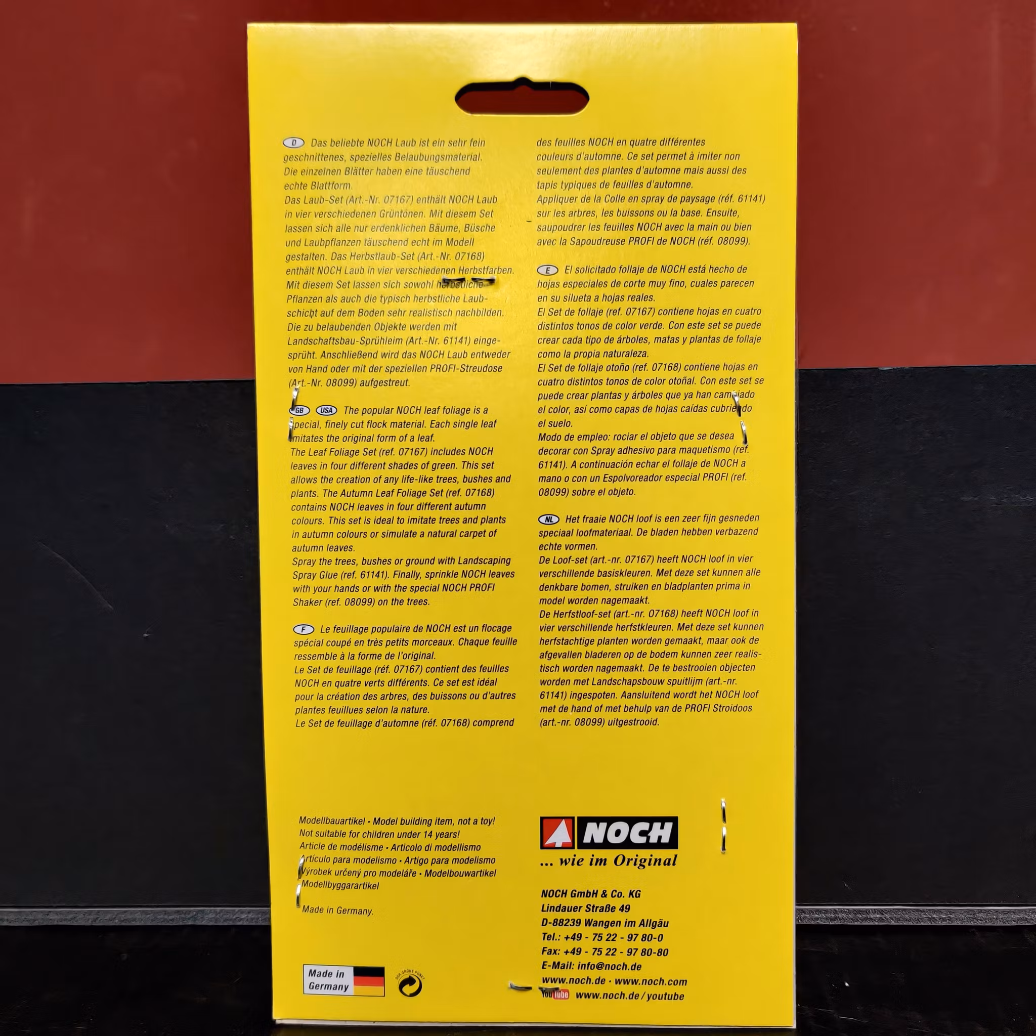 NOCH 07168 Höstlöv till trädstammar eller buskar