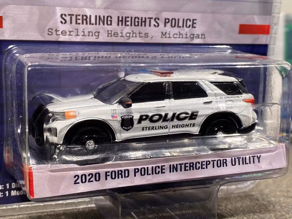 Skala 1/64 Ford Police Interceptor Utility 2020' "Hot Pursuit" från Greenlight