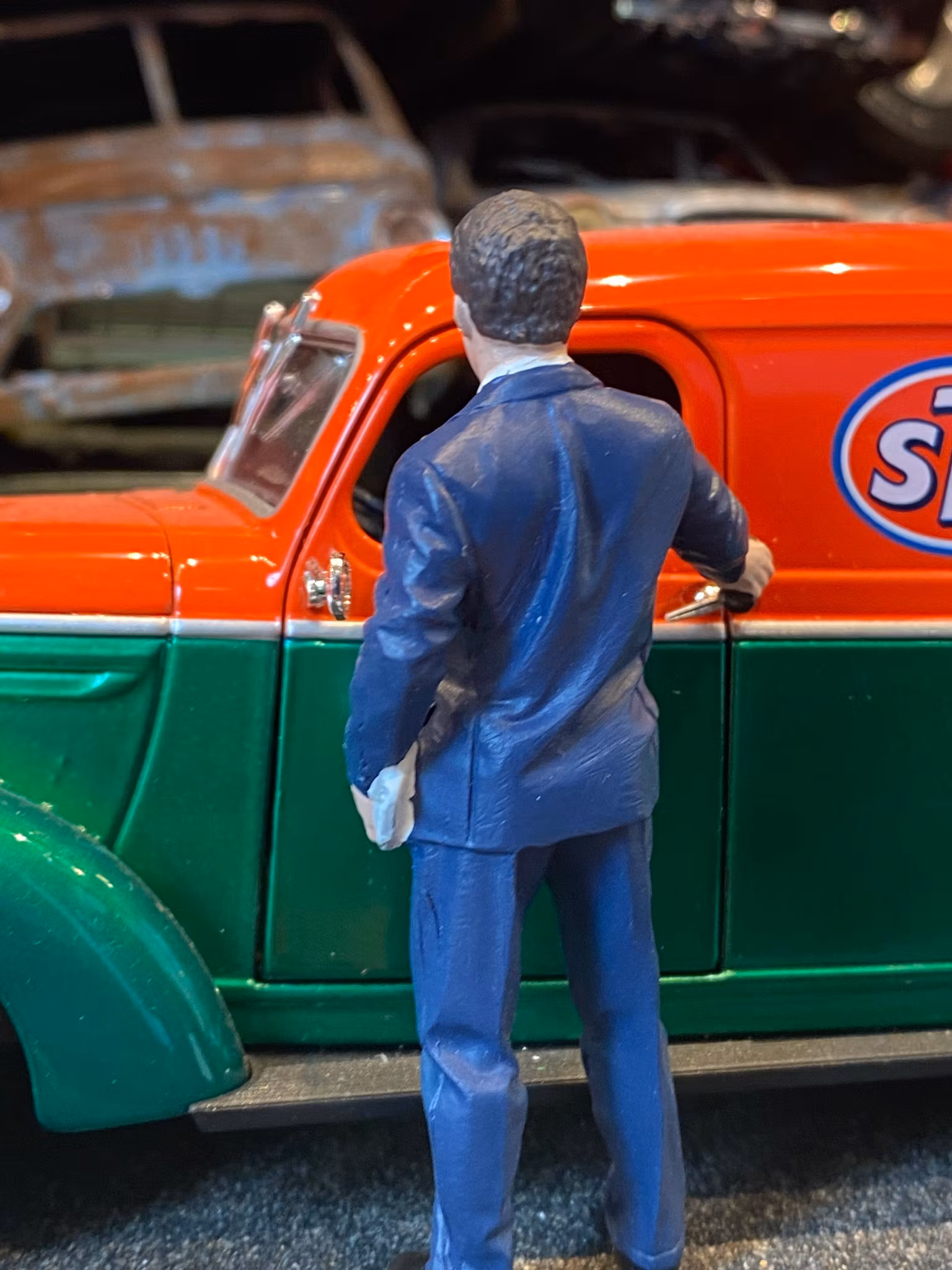 Skala 1/24 David gör allt för att sälja bilen - American Diorama