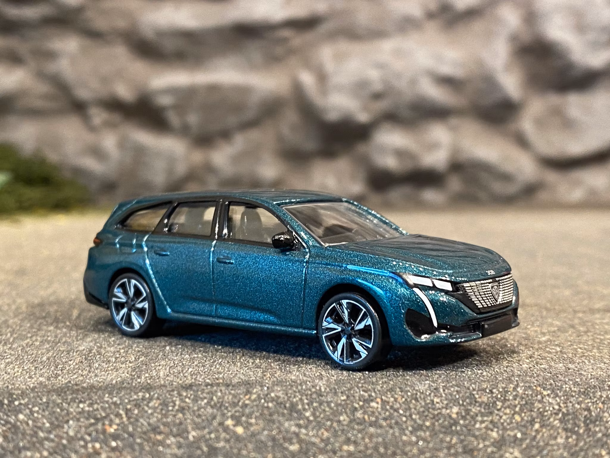 Skala 1/64 Peugeot 308 SW, 2021' Avatar blå (grönaktig), från NOREV