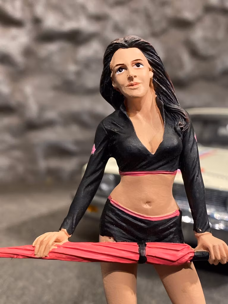 Skala 1/18 Marlene är redo med paraplyt - American Diorama