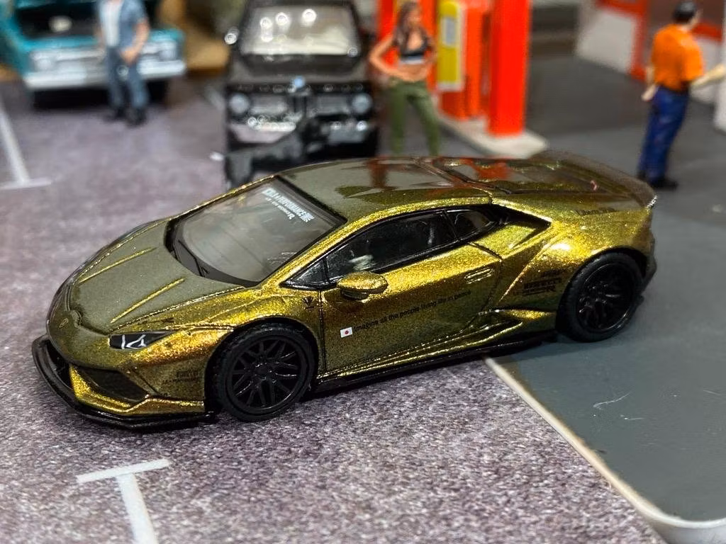 Skala 1/64 Otroligt fin Lamborghini Huracán, Magic Bronze från MINI GT