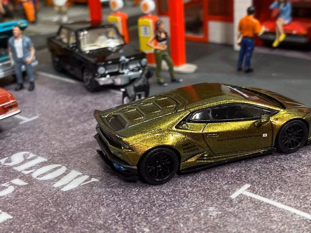 Skala 1/64 Otroligt fin Lamborghini Huracán, Magic Bronze från MINI GT
