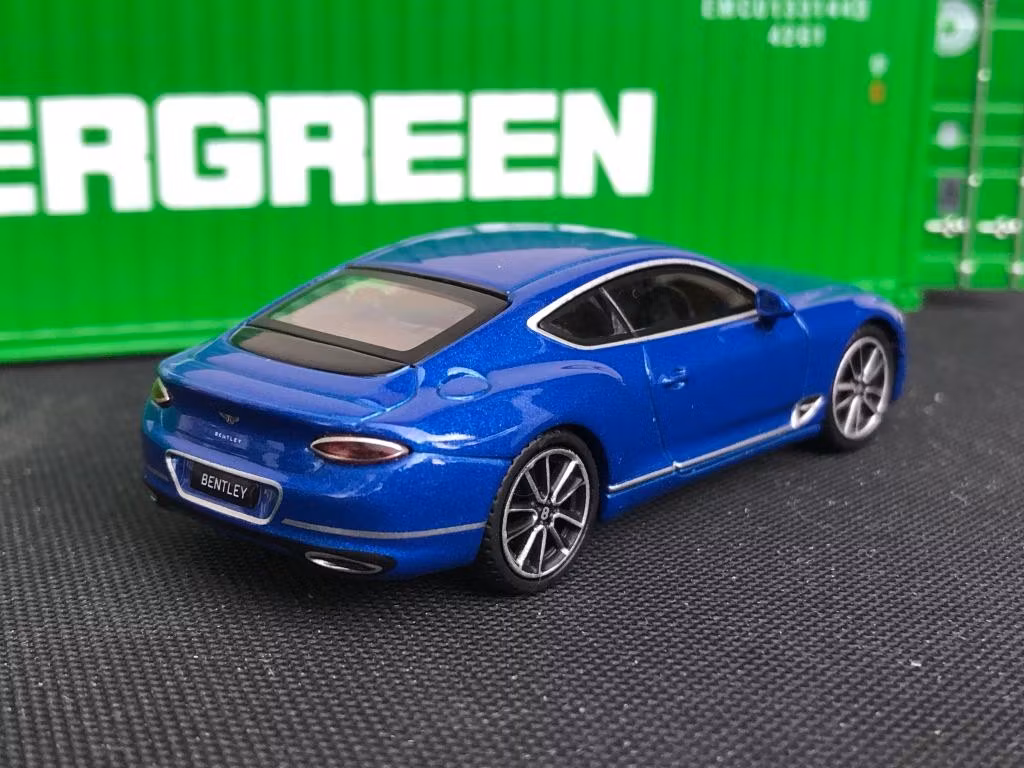 Skala 1/64 Otroligt fin Bentley Continental GT, Sequin blå från MINI GT