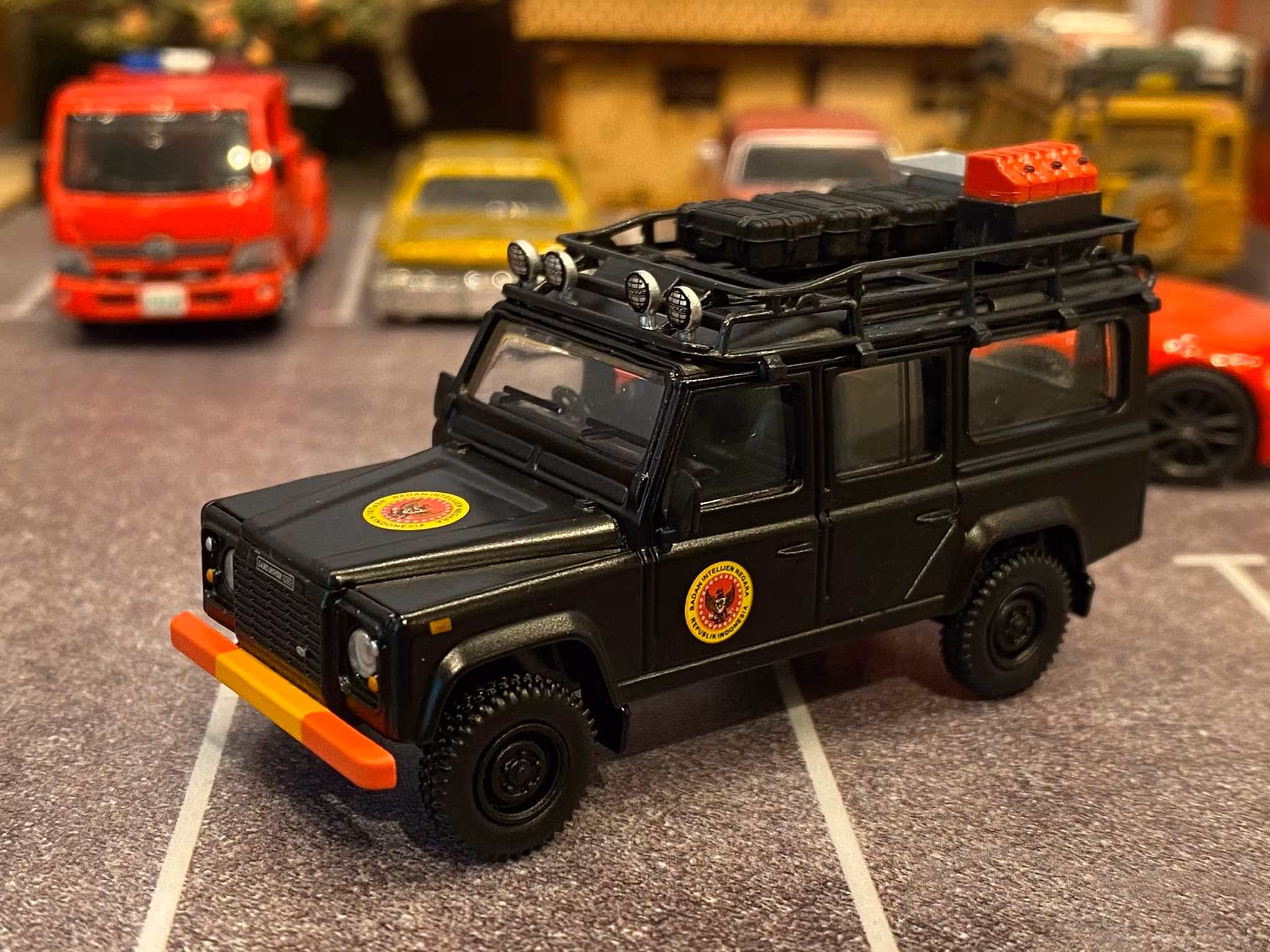 Skala 1/64 - Land Rover Defender 110 Badan Intelijen Negara Indonesia - MINI GT