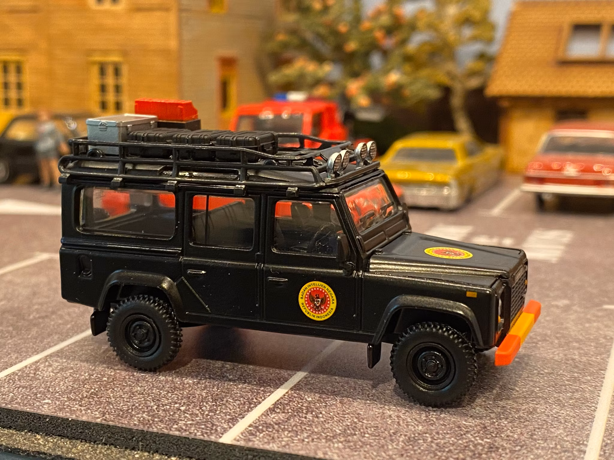 Skala 1/64 - Land Rover Defender 110 Badan Intelijen Negara Indonesia - MINI GT