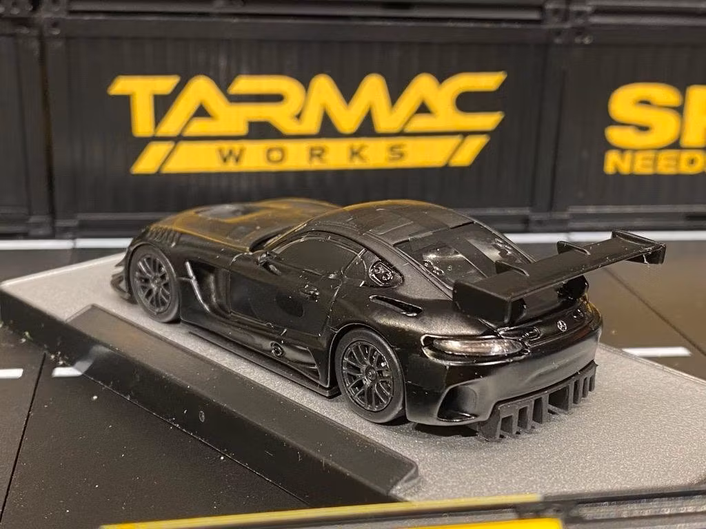 Skala 1/64 Mercedes-AMG GT3 #3 in black on black livery f TARMAC works