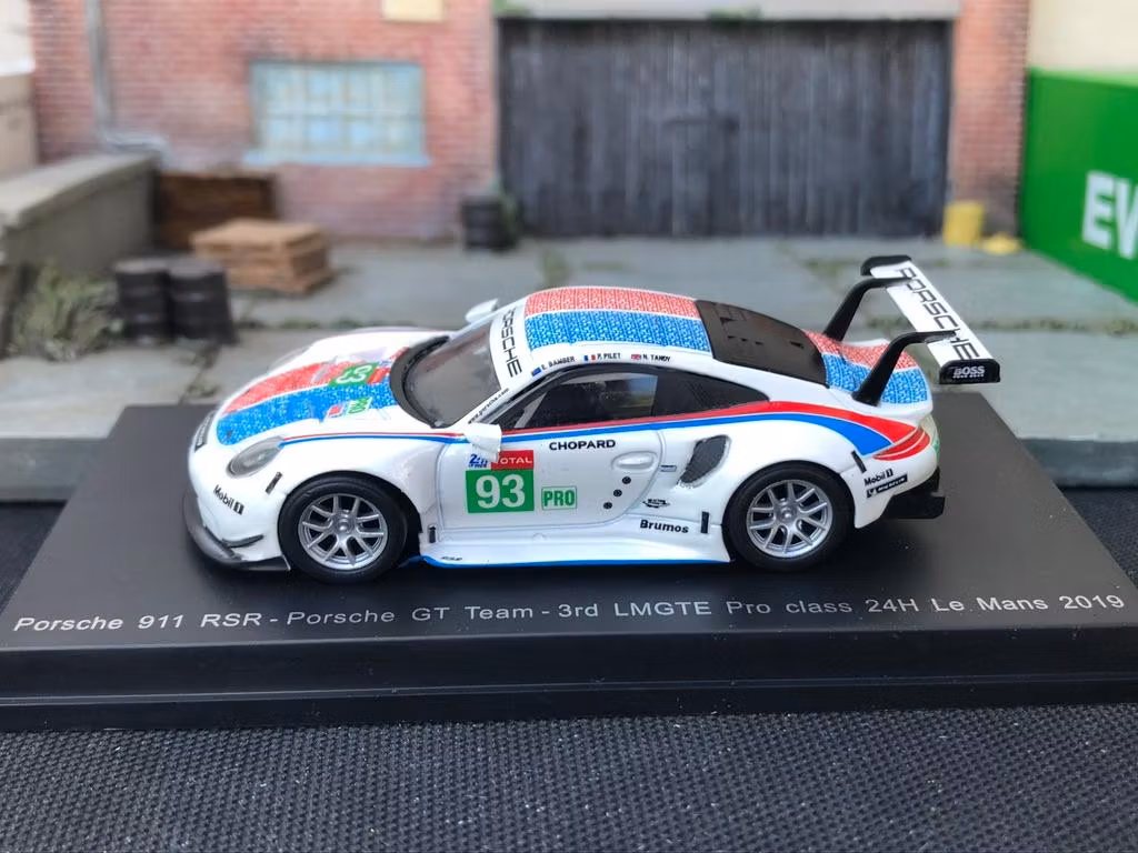 Skala 1/64 Porsche 911 RSR GT-Team Pro-class Le Mans 24H 2019 fr Sparky (SPARK)