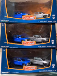 Skala 1/64, 2-pack Chevrolet Silverado Lt2 271 från Greenlight "Firstcut" Lim Ed