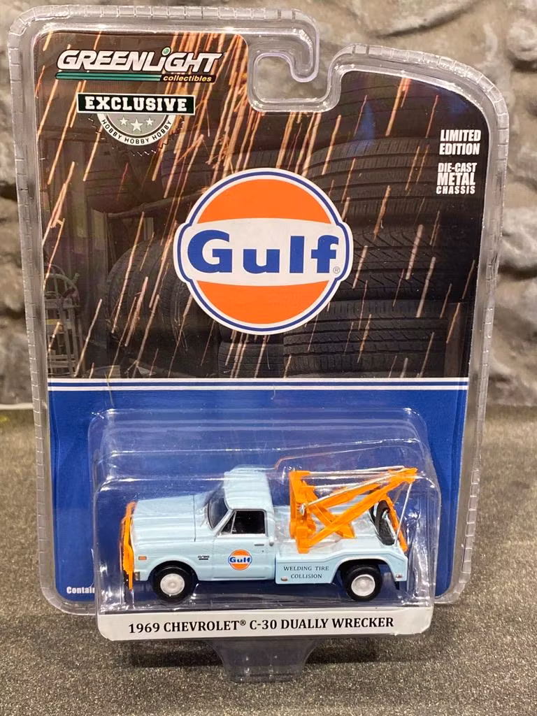 Skala 1/64 Chevrolet C-30 Dually Wrecker "GULF" 69' fr GreenLight Exclusive