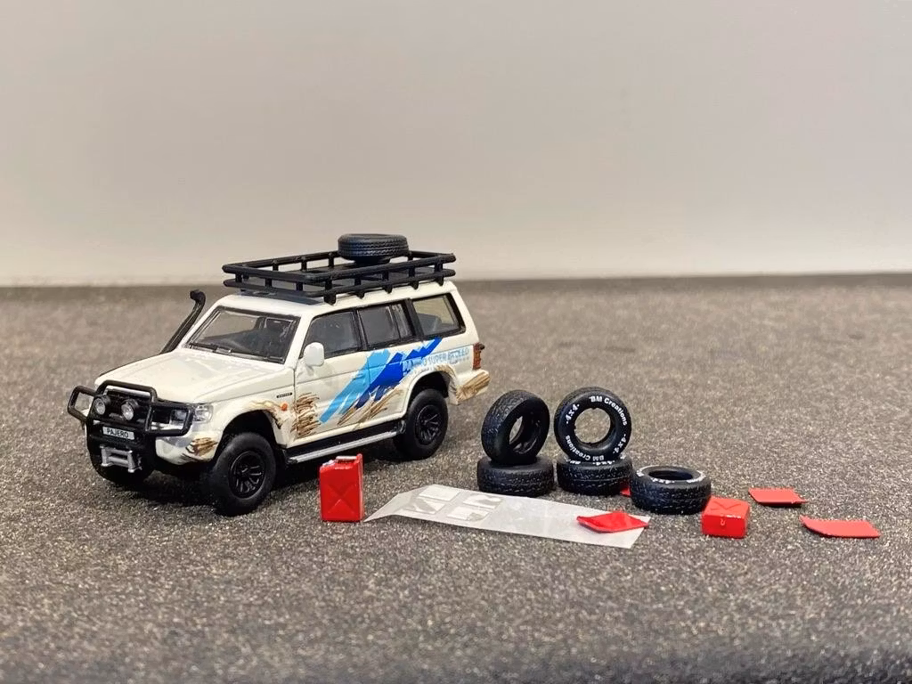 Skala 1/64 Mitsubishi Pajero 2gen, hö styrd - DM Diecast Masters BM Creations