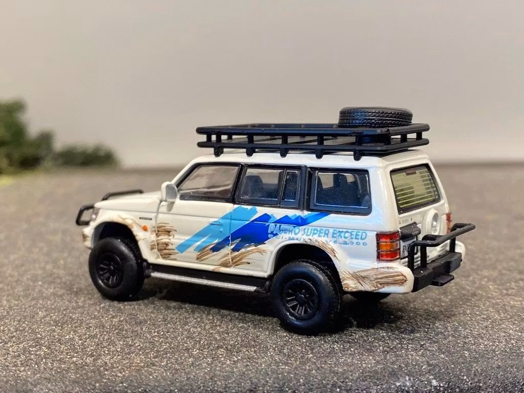 Skala 1/64 Mitsubishi Pajero 2gen, hö styrd - DM Diecast Masters BM Creations